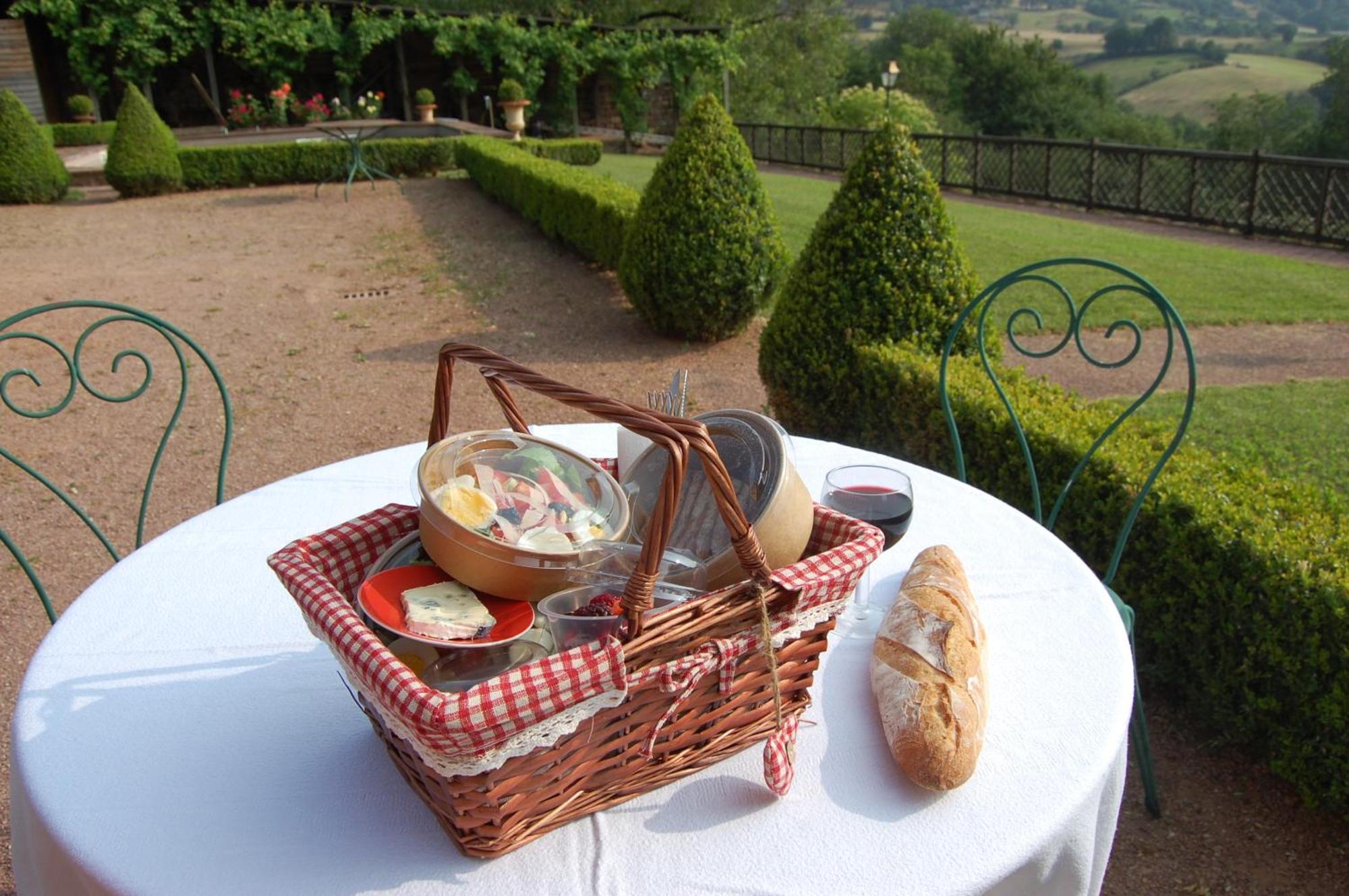 CHATEAU LA SERVAYRIE - Chambre d'hôtes Marcillac-Vallon Quarto foto